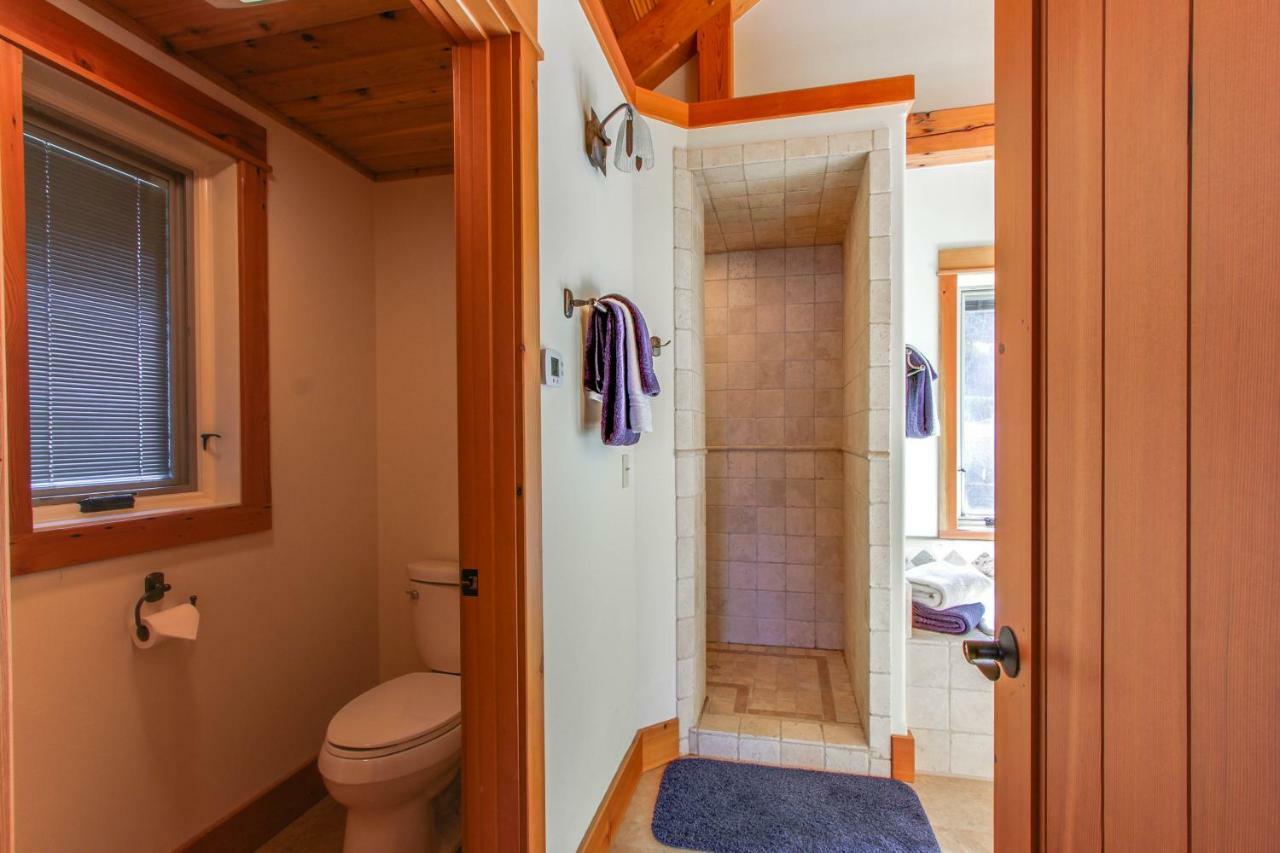 Bottle Bay Lakefront Lodge 샌드포인트 외부 사진