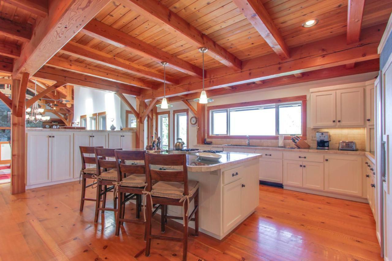 Bottle Bay Lakefront Lodge 샌드포인트 외부 사진